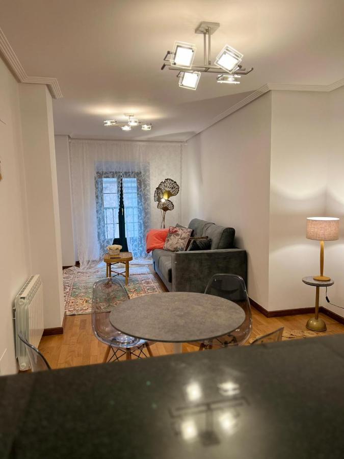 ריבאדסלה Apartamentos El Escudo Centro מראה חיצוני תמונה