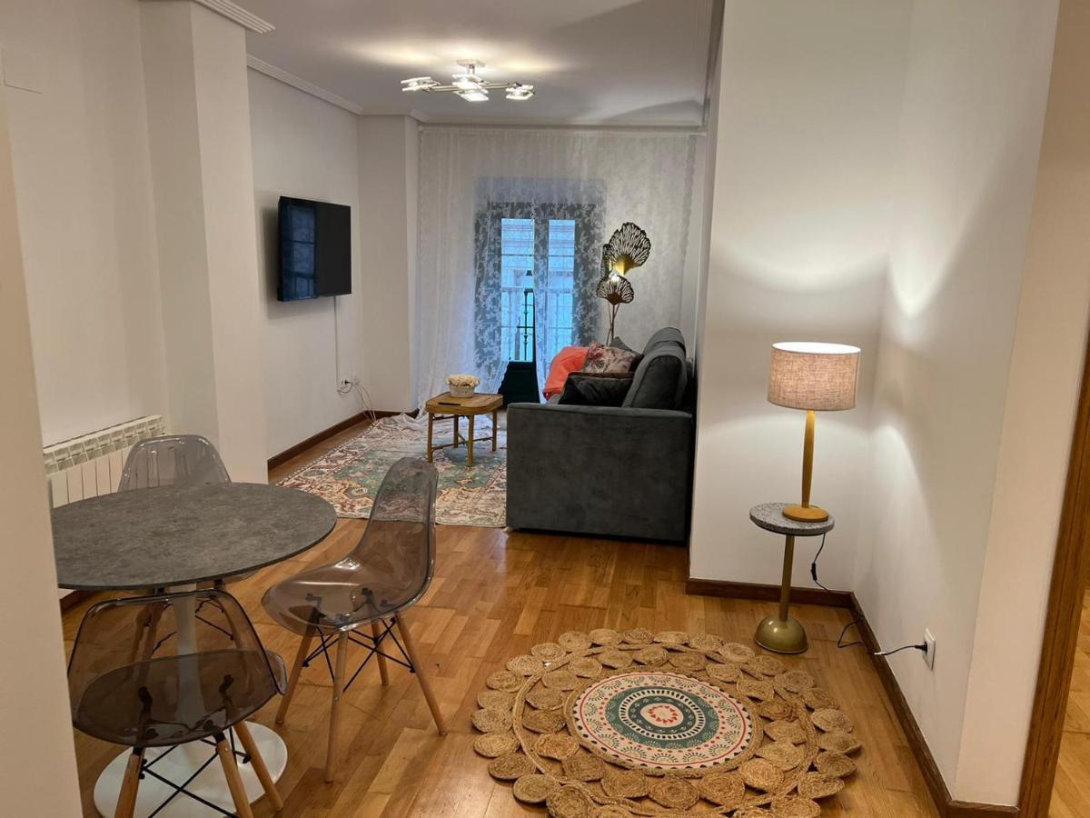 ריבאדסלה Apartamentos El Escudo Centro מראה חיצוני תמונה